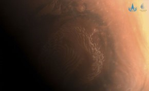 国家航天局发布由天问一号火星探测器拍摄的3幅高清火星表面影像