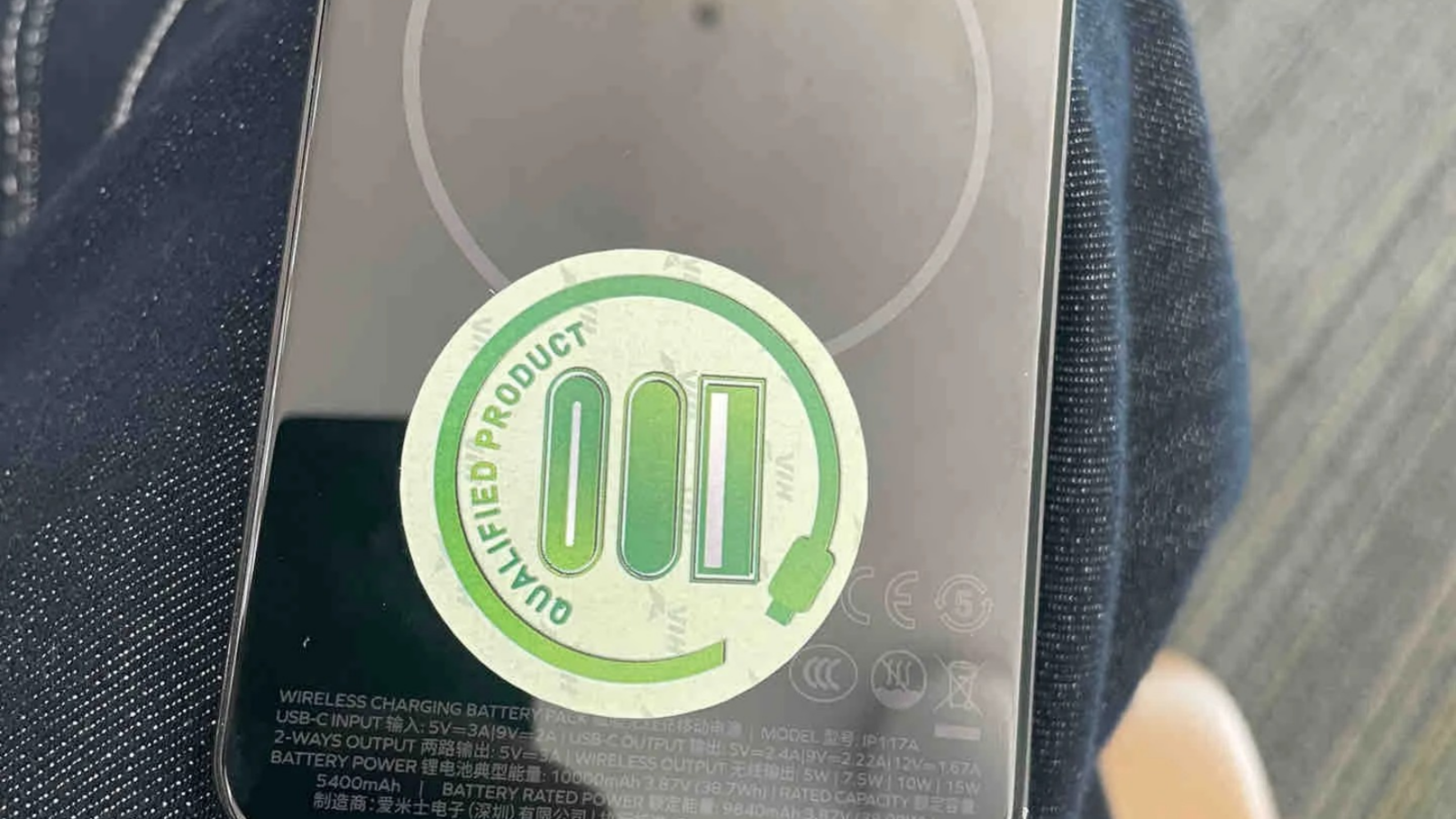 部分机场开始对移动电源贴标 检查3C认证后贴上绿色标志才可以带上飞机
